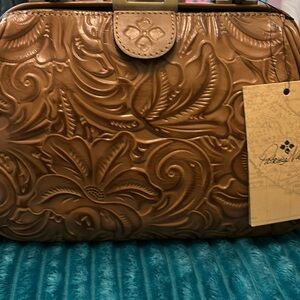 Patricia Nash brand new crossbody with clasp closure